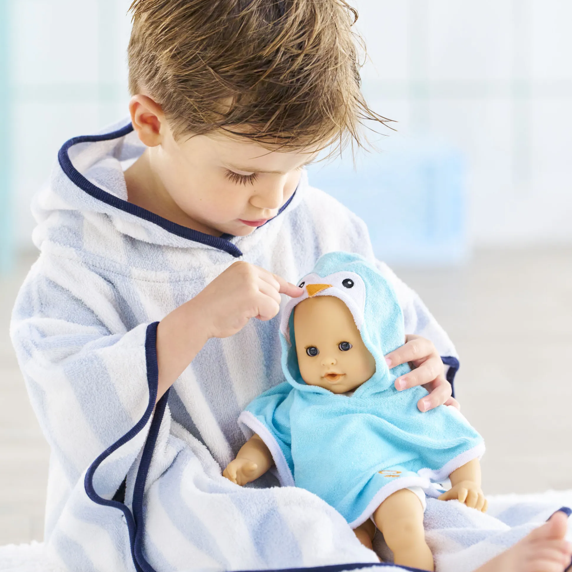 Cape de Bain Pingouin pour poupon 30 cm