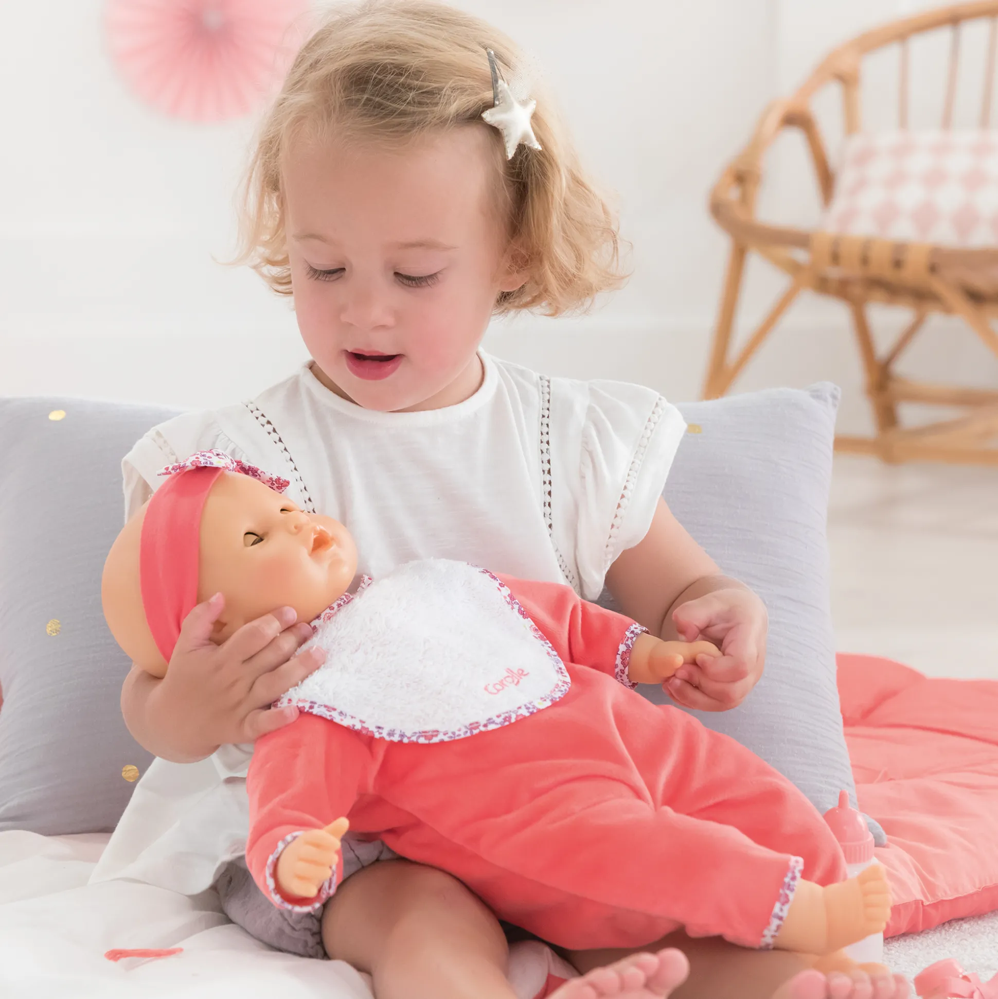 Lila Chérie se balade en Poussette Canne Sauge